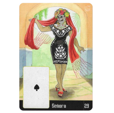 Lotería korta „Señora“ – skeletinė figūra juodoje siuvinėtoje suknelėje, raudona skara, gėlių vainikas, kortos nr. 29