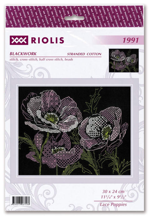 Siuvinėjimo rinkinys Riolis 'Lace Poppies', 30×24 cm, rožinės aguonos ant juodo audinio, pakuotėje matomas užbaigtas dizainas