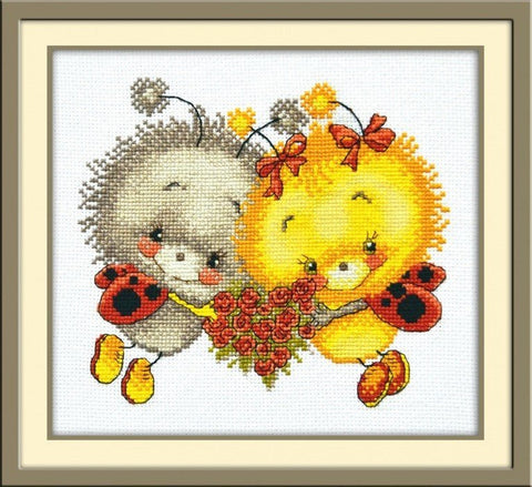 Siuvinėjimo rinkinys rėminis: geltonos ir pilkos boružės su rožių širdimi, rankų darbo efektas, 30×30 cm