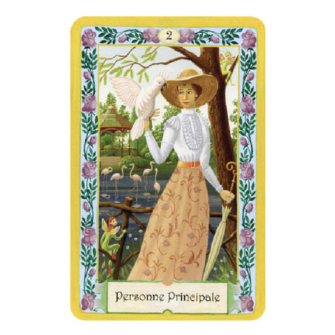 Tarot korta Nr. 2 — ryški aukštos detalės iliustracija: moteris su skrybėle ir baltu balandžiu parke