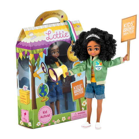 Lottie Mari Copeny – aktyvistės lėlė su megafonu ir plakatu, 18 cm, 3+