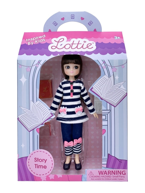 Lottie lėlė „Pasakų metas“ – 18 cm skaitytoja su knyga, 3+