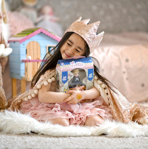 Lottie lėlė Pilies karalienė – 18 cm, tutu sijonas, karūna, 3+