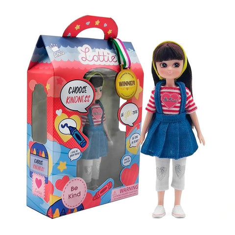 Lottie lėlė „Rinkis gerumą“ – 18 cm, vaikiškos proporcijos, 3+, CE sertifikuota
