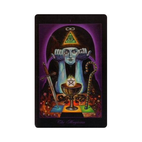 tarot korta The Magician ant juodo fono su violetiniais akcentais, auksiniu taurės simboliu ir kortos simbolika