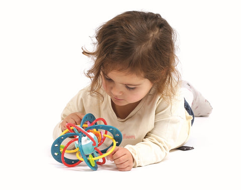 LUDI jutiminis kamuoliukas–barškutis „Planeta“ kūdikiams, 3+ mėn., 15 cm
