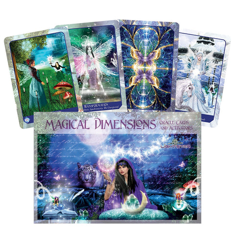 Orakulo kortos Magical Dimensions, spalvota dėžutė priekyje ir penkios pavyzdinės kortos, magiškas dizainas, prekės ženklo Lightstar logotipas