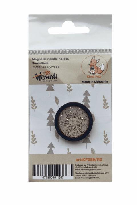 Magnetinis adatų laikiklis Wizardi Kind Fox, beržo fanieros snaigė ant juodo rėmelio, pakuotėje, pagamintas Lietuvoje