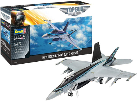 F/A-18E Super Hornet modelis Revell 1:48, pilkai–juodas su mėlynais dryžiais, surinktas su kopėčiomis priešais dėžės paveikslėlį