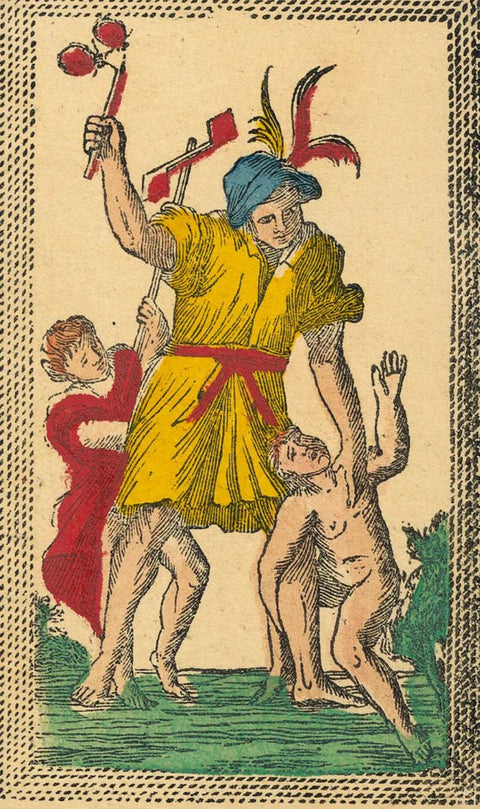 Tarot korta su geltona tunika vilkinčiu veikėju, mėlyna kepure, raudonomis dekoracijomis ir dviem mažesnėmis figūromis, pilna kraštų rašto detalės
