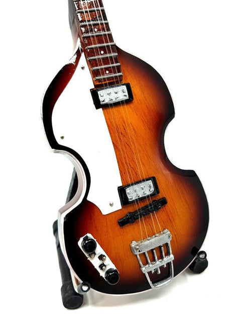elektrinė gitara sunburst spalvos, violončelės formos korpusas, arti priekinis kampas su dviem pikapais, tiltu ir valdymo rankenėlėmis