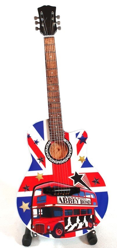 Gitara akustinė su išpjova, balta-raudna-mėlyna Union Jack apdaila ir Abbey Road dviejų aukštų autobuso motyvu