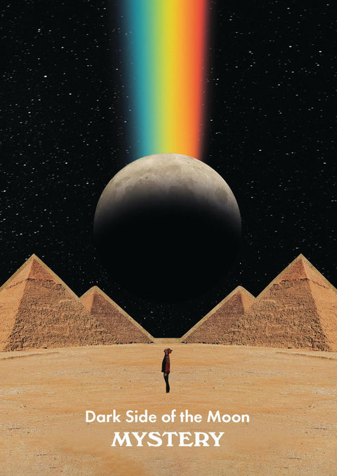 Plakatas Dark Side of the Moon – meninis dizainas su Egipto piramidėmis, pusmėnuliu ir vaivorykšte, 50×70 cm