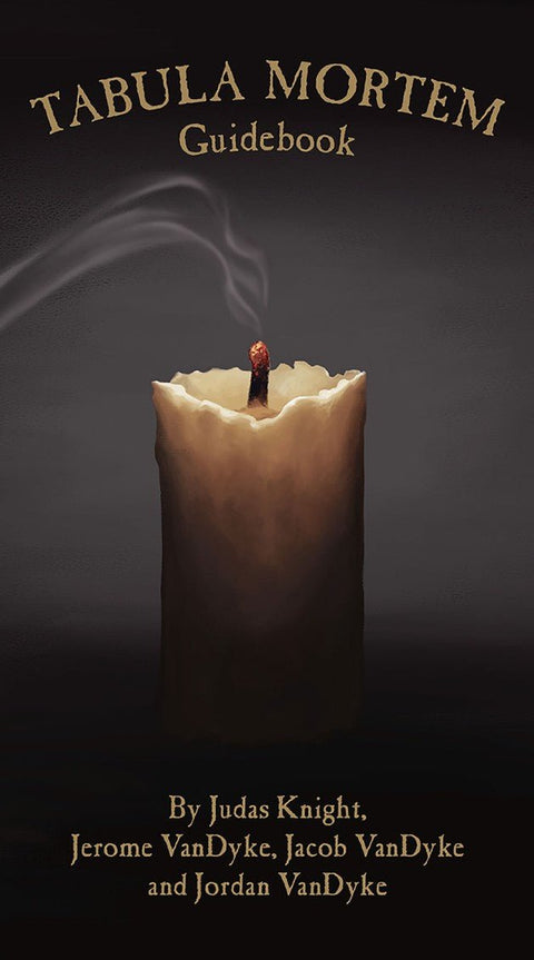 knyga Tabula Mortem Guidebook tamsus viršelis su užgesusia žvake ir kylančiu dūmu, autoriai išvardinti apačioje
