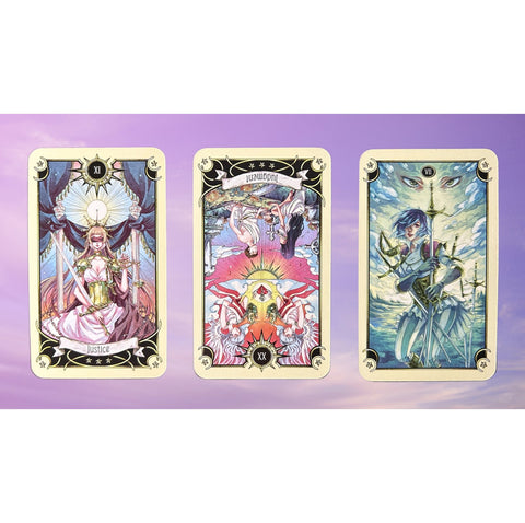 tarot kortos trijų didžiųjų arkanių rinkinyje — Teisingumas, apverstas Teismas ir VII kardų variantas ant violetinio fono