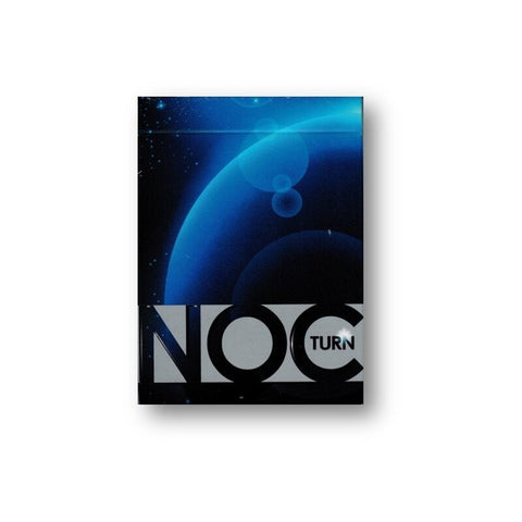 stalo žaidimas Nocturn, priekinė dėžutės dalis su mėlyna kosmine planetos iliustracija ir dideliu logotipu