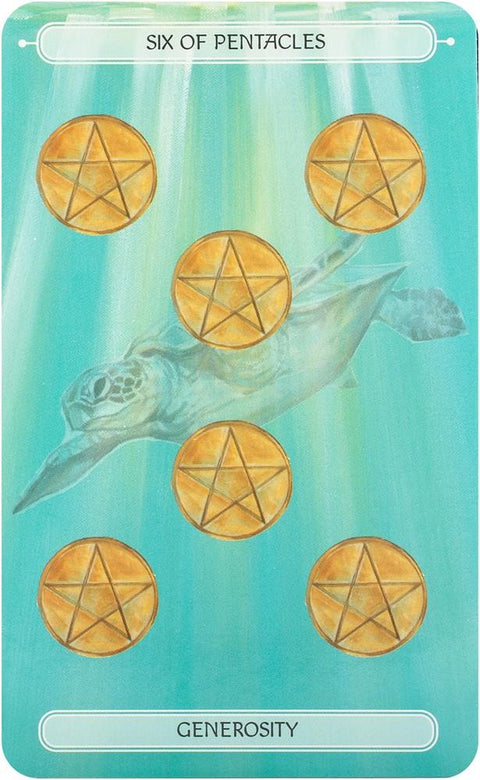 Tarot korta Šeši pentakliai: žalsvai mėlynas fono variantas su auksiniais pentakliais ir plaukiančiu vėžliu