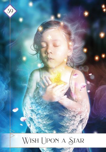 Korta "Wish Upon a Star": numeruota 39, mergaitė laiko švytinčią žvaigždę prie mėlyno magiško fono, frontalas