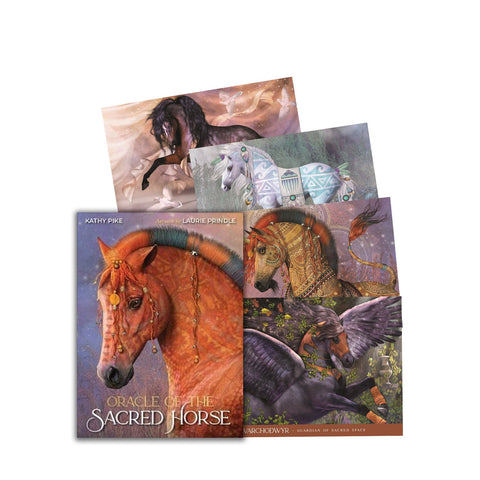 Oracle kortos „Sacred Horse“ su oranžiniu viršeliu, papildomomis keturiomis skirtingų arklių iliustracijomis ir kampiniu išdėstymu, skirtos kortų komplekto pavyzdžiui