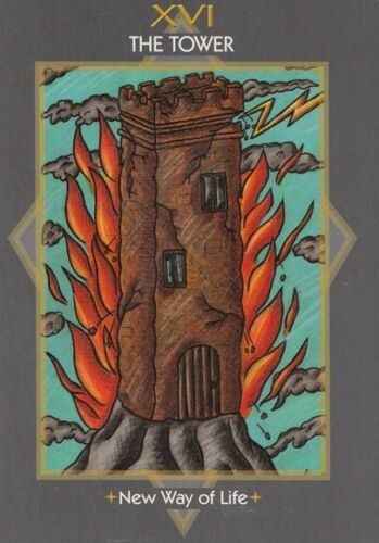 Tarot korta The Tower su pilku rėmeliu ir „New Way of Life“ užrašu, frontalus vaizdas su liepsnojančiu bokštu ir žaibu