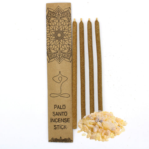 Palo Santo smilkalai – rudi 4 lazdelės su kraft dėžute ir natūralaus dervos gabaliukais raminančiai aromaterapijai