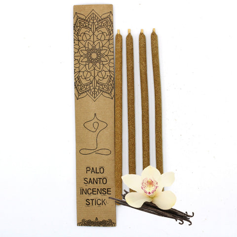 Palo Santo smilkalai – keturi ilgi rudi lazdelės su kraft pakuote ir vanilės ankštimis bei orchidėja aromaterapijai