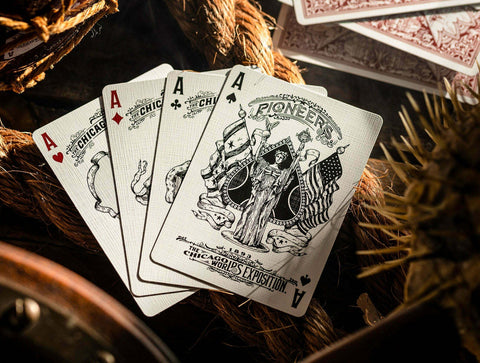 Kortos Pioneers juodai baltos vintage dizaino su tekstūruotu paviršiumi, keturios tūrinės fanuotos