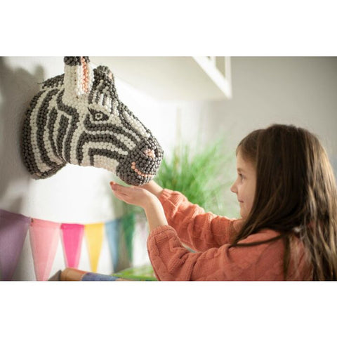 PlayMais kūrybinis rinkinys “Zebras” – 9000 kukurūzų, klijų nereikia, sieninė dekoracija 5+