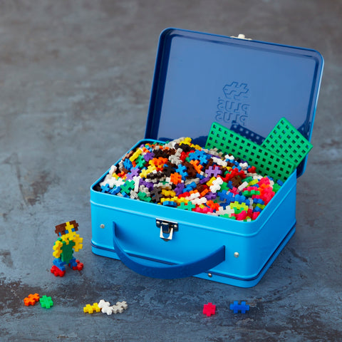 Plus-Plus Mini konstruktorius – 600 detalių, metalinis mėlynas lagaminas, 5–12 m.