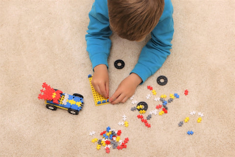 Plus-Plus Mini konstruktorius „Automobilis Herojus“ – 200 det., su ratais, bazinės spalvos, 5–12 m.