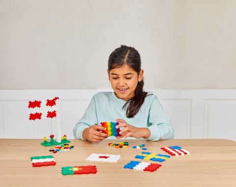 Plus-Plus edukacinis konstruktorius „Pasaulio vėliavos“, 700 mini detalių (5+)