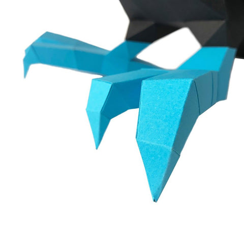 Origami letenos mėlyna versija, artimo plano priekinis nagas su aštriu galu, skirtas dekoracijai ir demonstracijai