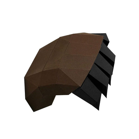 Popierinė kaukė ruda su juodais šoniniais sluoksniais, 3D geometrinis modelis, pusės profilio perspektyva kostiumui