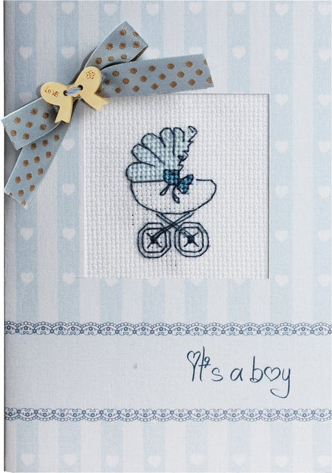 Atvirukas It's a boy mėlynas dryžuotas su siuvinėtu vežimėliu, polka tašku kaspinėliu ir dekoratyviu priekiu