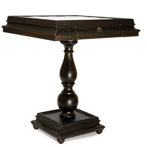 Šoninis staliukas tamsios sendintos medienos su kvadratiniu profiliu viršuje, sukurtas su puošta kotu ir mažyčiu stalčiuku su žiedine rankenėle