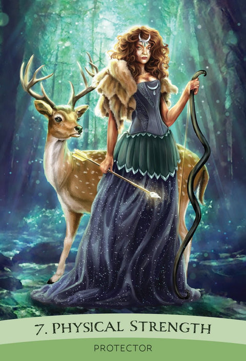 Tarot korta Physical Strength – globėja miške su briedžiu, kailine skraiste, lanku ir auksine strėle