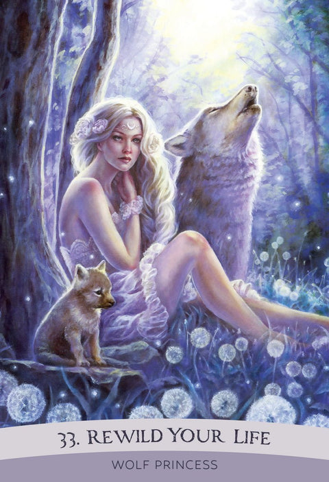 tarot korta Wolf Princess (33) – violetinių tonų princesė prie lojancio vilko, pienežolių pūkai ir užrašas „Atgaivink gyvenimą”