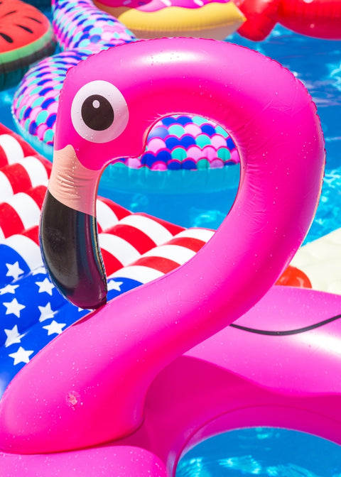 Pripučiamas flamingo formos plaukimo ratas MAX 122 cm – BigMouth, su remonto lopu