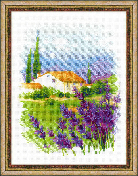 kryželių siuvinys su levandomis ir nameliu, rėmuotas paruoštas kabinti, ryškios violetinės ir žalios spalvų detalės