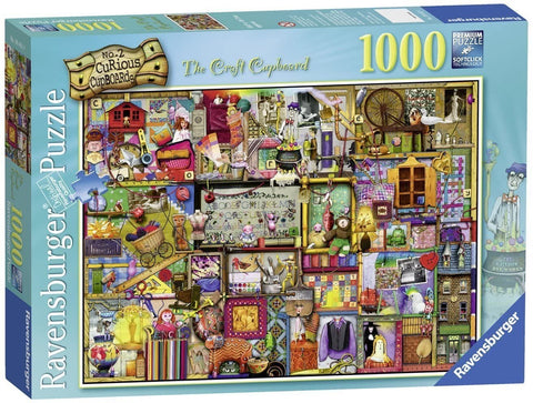 Dėlionė Ravensburger 1000 detalių "The Craft Cupboard" – spalvingas dėžutės priekinis dizainas su gausiomis rankdarbių scenomis
