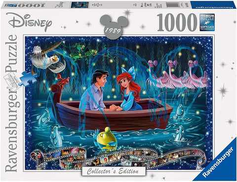 Dėlionė 1000 detalių Ravensburger Disney Ariel, naktinė mėlyna meilės valties scena ant dėžutės priekio