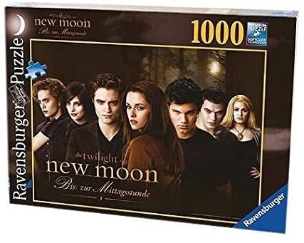Dėlionė Ravensburger 1000 detalių 'New Moon' su Twilight herojais ant dėžės priekio, tamsus gotikinis fonas