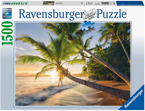 Dėlionė Ravensburger 1500 dalių, tropinis paplūdimys su pasvirusiais palmėmis ir saulėlydžiu, dėžės priekinė iliustracija