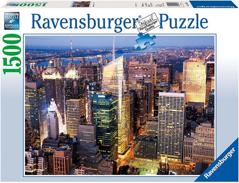 Dėlionė Ravensburger 1500 det., Niujorko dangoraižių panorama vakaro apšvietime, dėžutės priekinė iliustracija