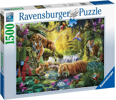 puzlė Ravensburger 1500 detalių su spalvinga džiunglių scena ir tigrais, dėžutės priekis rodantis galutinį piešinį