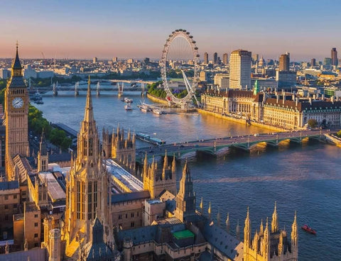 Londono plakatas: aerofoto saulėlydžio vaizdas su Parlamento rūmais, Big Beno laikrodžiu, London Eye ir Temzės upe.