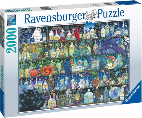 Ravensburger dėlionė 2000 detalių, dėžės priekinis šonas su spalvinga raganiškų buteliukų ir pasakų iliustracija