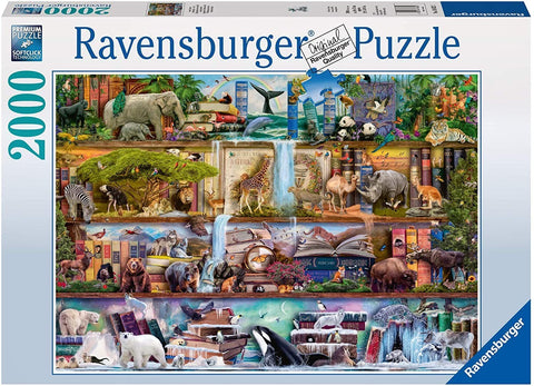 Dėlionė Ravensburger 2000 dalių su knygų lentyna ir įvairių pasaulio gyvūnų iliustracija, rodoma iš priekio