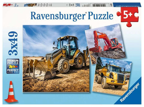 Ravensburger dėlionė 3x49 detalių, trys statybinių mašinų variantai: geltonas krautuvas, raudonas ekskavatorius ir didelis dumpas, skirta 5+ metų vaikams