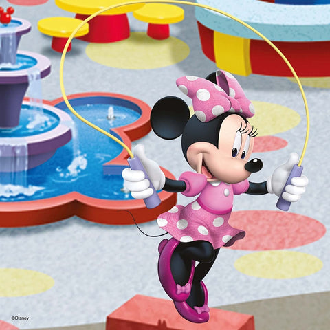 Minnie Mouse lipdukas sienai Disney rožiniais taškeliais, šokinėjanti su šokdyne, dinamiškas kampinis arčiau vaizdas